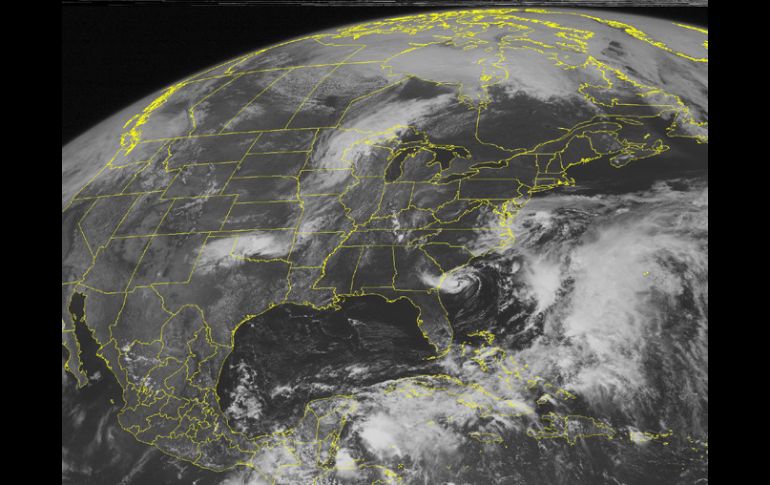 Fotografía de satélite que muestra la formación de 'Alberto' cerca de las costas de Estados Unidos. AP  /