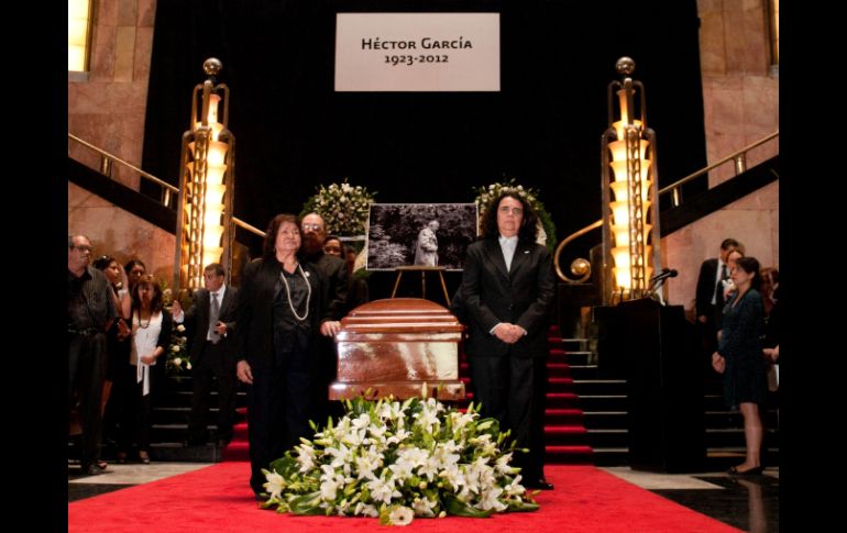 Se rindió homenaje de cuerpo presente en Bellas Artes, al maestro de la fotografía Héctor García quien falleció ayer a los 88 años. NTX  /