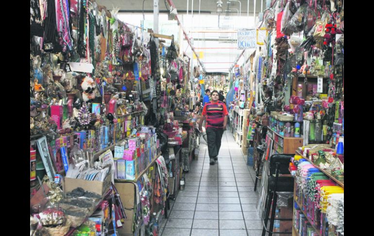 Pasillo del Mercado Corona, uno de los establecimientos más económicamente ''viables'', según el municipio tapatío.  /