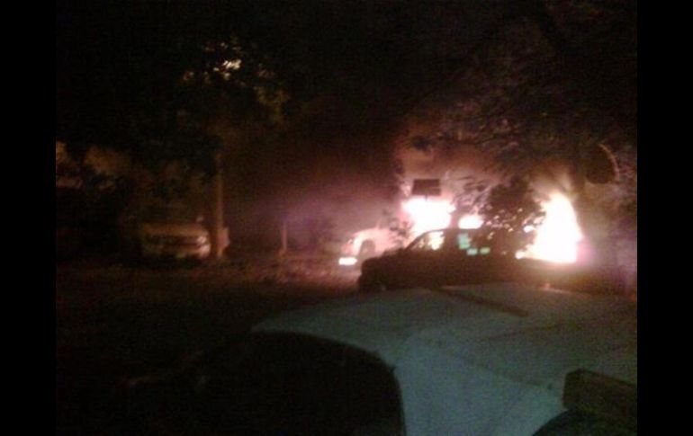 El atentado con estallido de granada y coche bomba afuera del domicilio del secretario estatal de Seguridad Pública. ESPECIAL  /