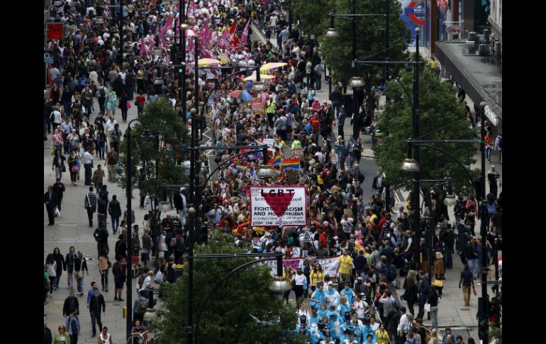 La marcha por el Orgullo Gay de hoy en Gran Bretaña contó con una nutrida asistencia. EFE  /