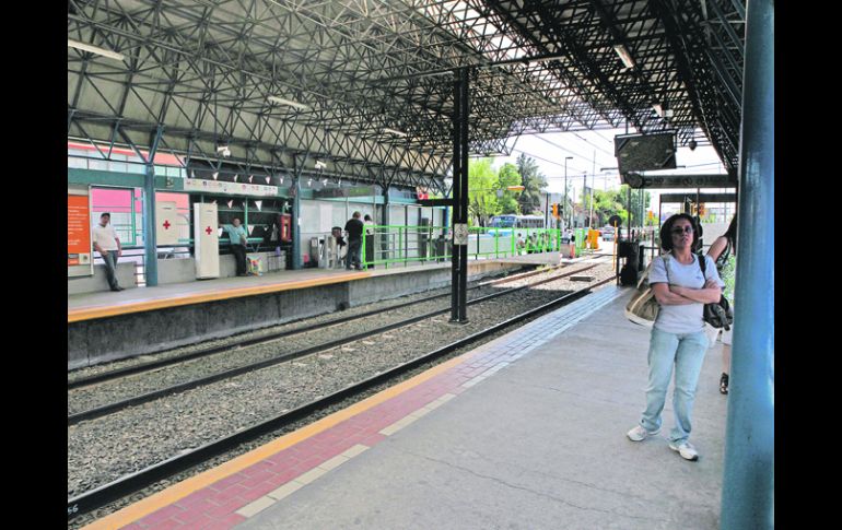 Como parte del proyecto para la Línea 3 del Tren Ligero se pretende ampliar este año seis andenes de la Línea 1.  /