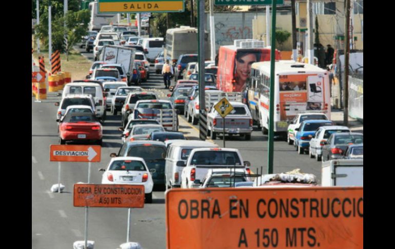 El transporte de carga, sólo podrá circular por avenida Vallarta, por las laterales, de las 22:00 a las 6:00 horas. ARCHIVO  /