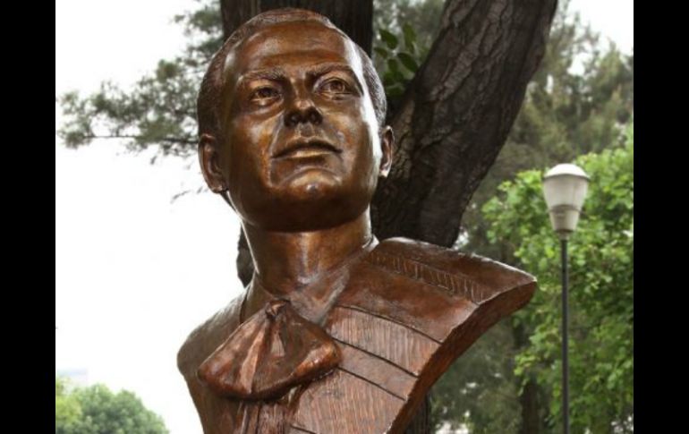 Integrantes de SACM y familiares develan busto del compositor zacatecano, Tomás Méndez, en el Jardín de los Compositores. EL UNIVERSAL  /