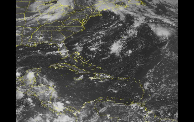 El Centro Nacional de Huracanes monitorea constantemente la tormenta tropical a fin de saber con antelación su posible ruta. AP  /
