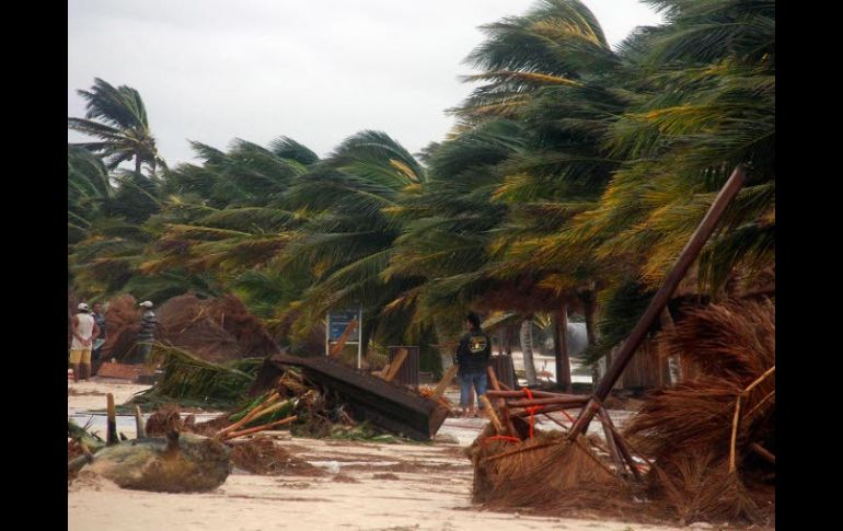 Autoridades del estado señalan que son 25 municipios los que sufrieron daños por las lluvias de ''Ernesto''. ARCHIVO  /