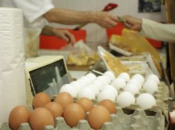 Sí hay abasto de huevo en el mercado doméstico, pero hay un problema derivado del gran faltante del huevo nacional. ARCHIVO  /
