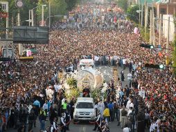 Alrededor de dos millones de fieles acompañaron a la Virgen de Zapopan en la Romería 2012, estima Protección Civil Jalisco.  /