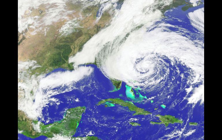 Los expertos afirman que la tormenta podría ser más amplia y fuerte que Irene, que provocó daños de 15 mil millones de dólares.ESPECIAL  /