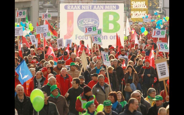 Alrededor de 20 mil empleados salieron a las calles de Bélgica  para manifestarse. EFE  /