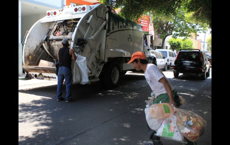 La empresa recolectora de basura solicitó abstenerse de sacar bultos o bolsas que contengan desperdicios a las banquetas. ARCHIVO  /