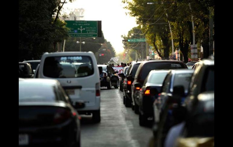 Según el CEJ, la saturación vehicular es un problema de modelo de desarrollo económico de la ciudad. ARCHIVO  /