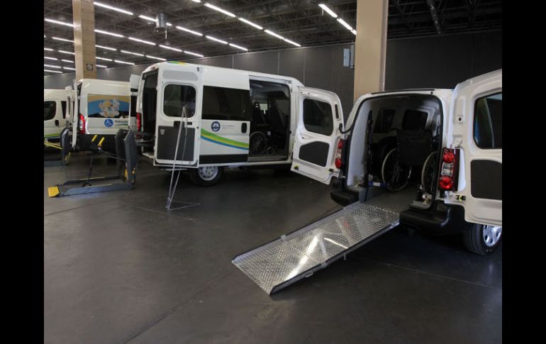 Presidenta del voluntariado del DIF estatal realizó la entrega de 28 vehículos para personas con diferentes capacidades.  /