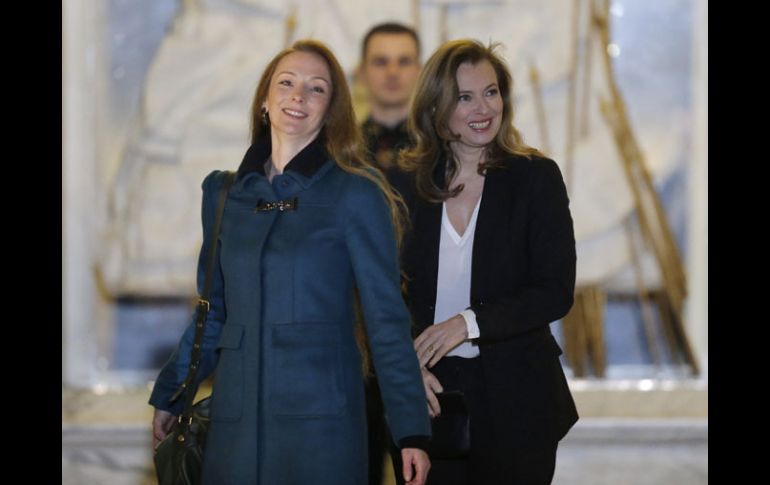 Cassez y Valerie Trierweiler en el Palacio del Elíseo. REUTERS /