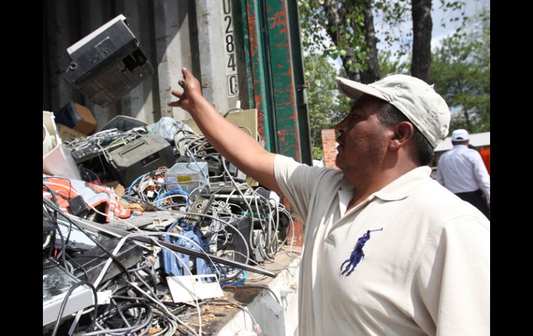 En 2011 se recolectaron 100 toneladas de residuos electrónicos en Guadalajara, mientras que en 2012 fueron 104. ARCHIVO /
