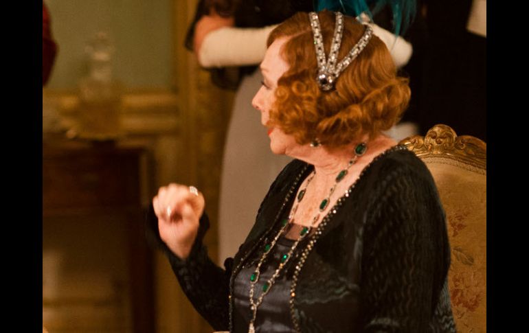 En el papel de Martha Levinson, la legendaria Shirley MacLaine regresa a la TV en la serie ''Downtown Abbey''. AP /