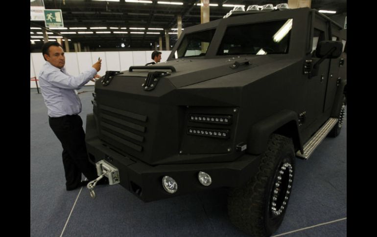 La presencia del vehículo blindado llamó la atención en la Expo Seguridad y Protección, que se realiza en Expo Guadalajara.  /