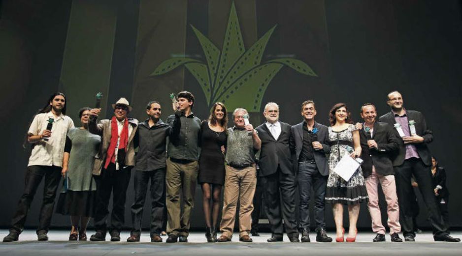 Cae el telón. Directores y artistas muestran sus premios en la última noche del Festival Internacional del Cine. EL INFORMADOR /