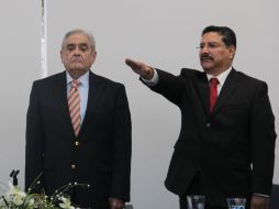 Hernández Amaya (d) expresó su agradecimiento a la Junta de Gobierno por la confianza depositada en su persona. ESPECIAL /