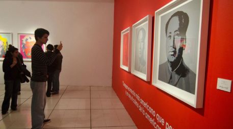 En 2006 una de las muchas variaciones del Mao de Warhol ya fue mostrada en Beijing, en una Exposición Internacional de Galerías. ARCHIVO /