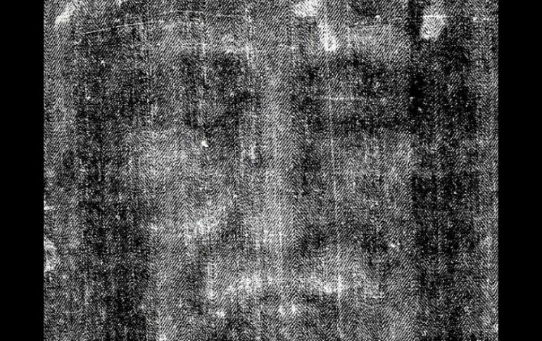 La tela que ahora se sabe cubre los años en que vivió Cristo, anteriormente fue sometida a estudios de carbono 14. ARCHIVO /