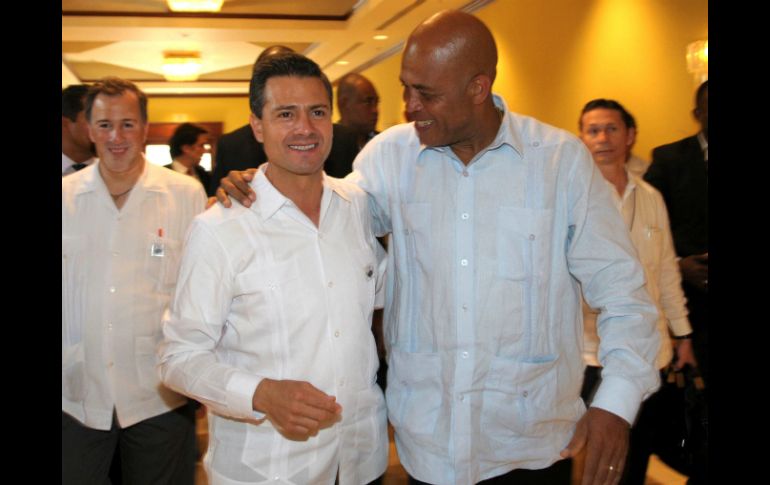 El Presidente Enrique Peña Nieto se reunió con el mandatario de Haití, Michel Joseph Martelly, durante su gira de trabajo. AFP /