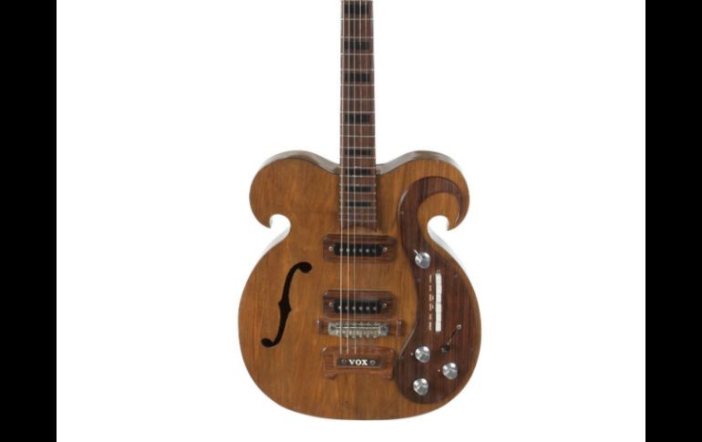 La guitarra eléctrica de la marca VOX fue fabricada por encargo de John Lennon en 1966. EFE /