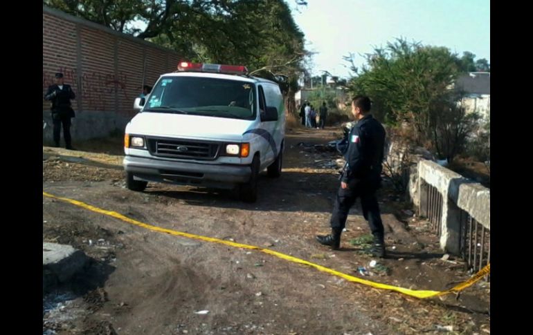 En un canal que cruza por la colonia Rancho Nuevo en el municipio de Guadalajara fue encontrada una persona sin vida.  /