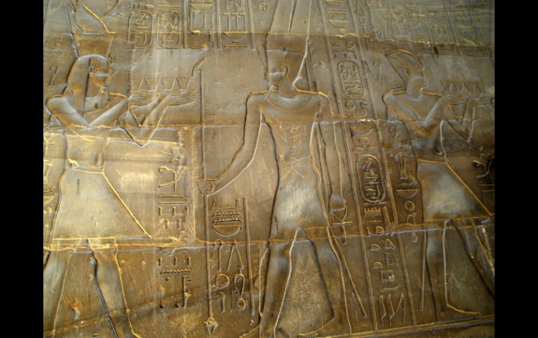 El adolescente escribió ''Ding Jinhao estuvo aquí'' sobre uno de los relieves del templo durante un viaje a Egipto con sus padres.  /