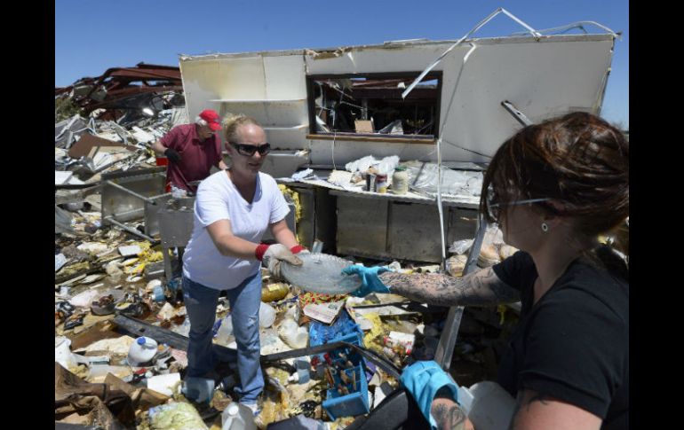 Se ha elevado el número de muertos por el impacto de varios tornados en Oklahoma, informan las autoridades. EFE /