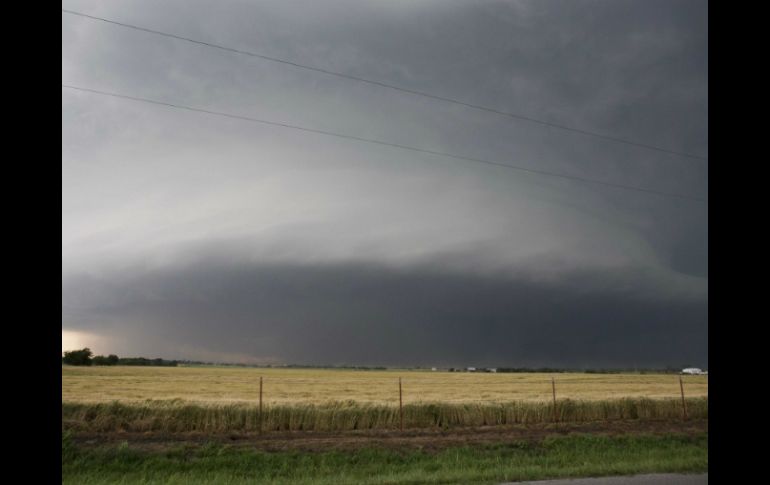 Según el Servicio Nacional de Meteorología, cinco tornados azotaron el área metropolitana de Oklahoma el viernes pasado. AP /
