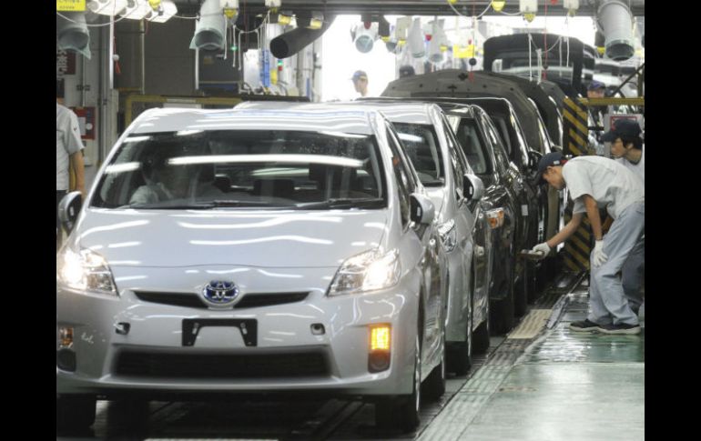 El fabricante de automóviles Toyota llamará para revisión a vehículos híbridos Prius y Lexus debido a un defecto. ARCHIVO /