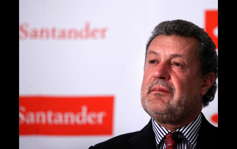 Marcos Martínez, presidente de Santander México destacó que la tarjeta representa la consolidación de la relación entre ambas empresas. ARCHIVO /