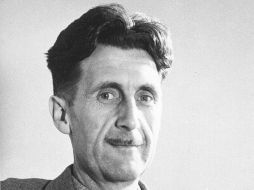 Eric Blair, conocido como George Orwell, un escritor que resurge gracias a la vigencia de sus conceptos. ARCHIVO /
