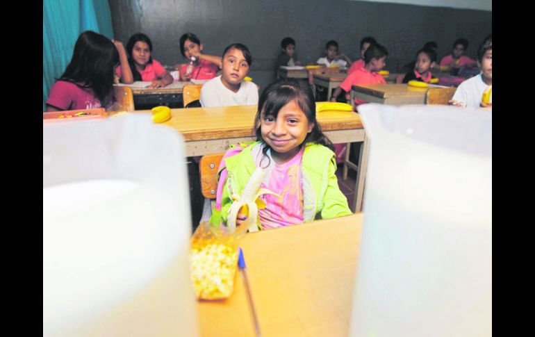 El pago de 15 pesos diarios para incluir alimentos para los alumnos, afectó a las escuelas de tiempo completo en el Estado. EL INFORMADOR /