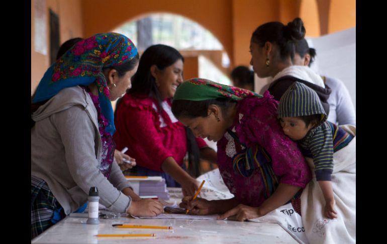 La comunidad Zapoteca de San Bartolomé Quialana, emite su voto en el estado mexicano de Oaxaca. NTX /
