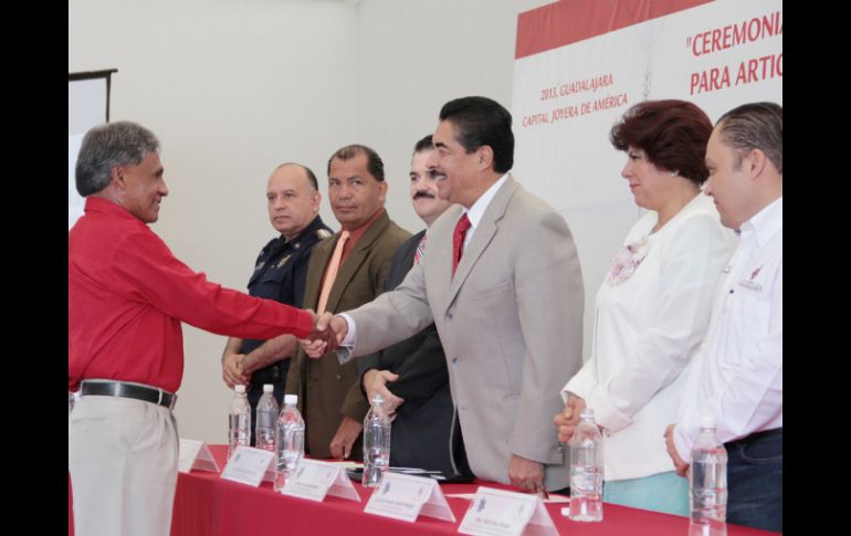 Guadalajara reconoce a 188 líderes vecinales comprometidos con la prevención de la violencia y el delito en la ciudad.  /