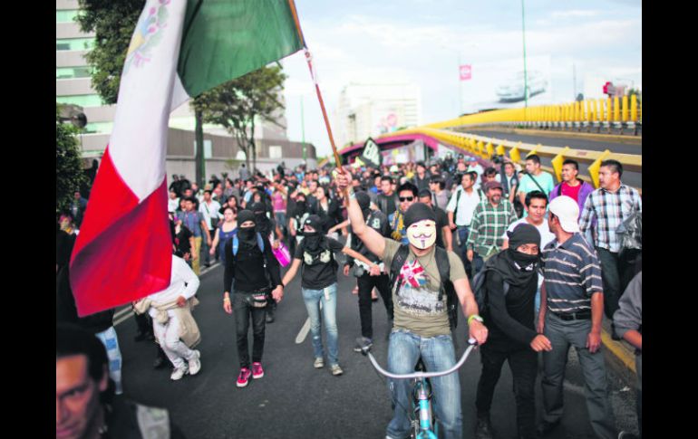Aspecto de una marcha en el Distrito Federal en contra de la privatización el pasado 1 de julio. AP /