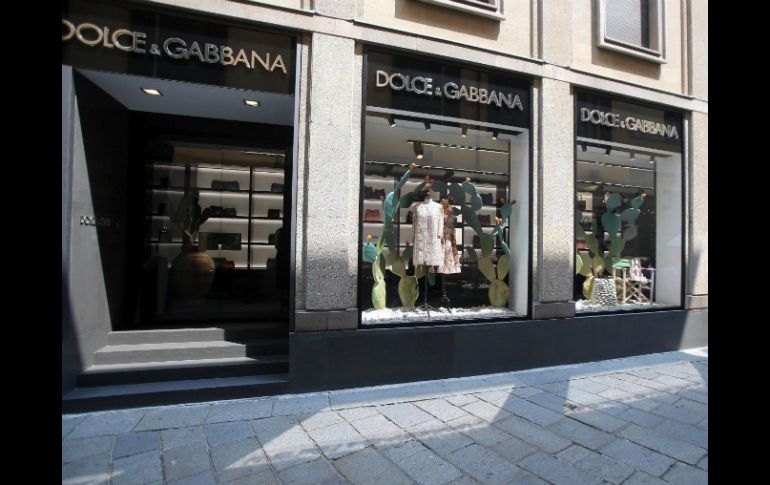 Tienda de la firma de moda que reabrió después de que todas las sucursales en Milán permanecierán cerradas. EFE /
