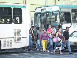 Operadores del transporte público esperan que con el modelo de ruta-empresa sus condiciones laborales mejoren. EL INFORMADOR /