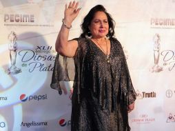La cantante y actriz Flor Silvestre desfila por la alfombra roja de los premios las Diosas de Plata. NTX /