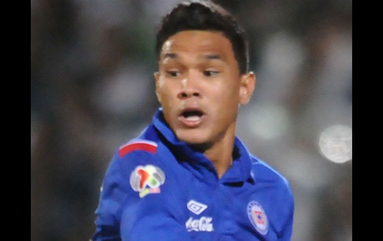 Teófilo Gutiérrez no ha podido realizar su sueño de jugar con los Millonarios debido al adeudo que su nuevo club tiene con Cruz Azul. ARCHIVO /