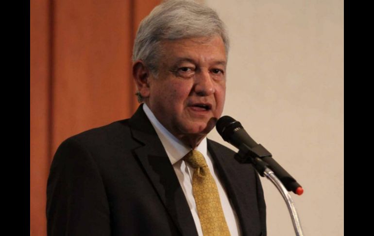 Andrés Manuel López Obrador advierte que su movimiento en defensa de Pemex será pacífico. ARCHIVO /