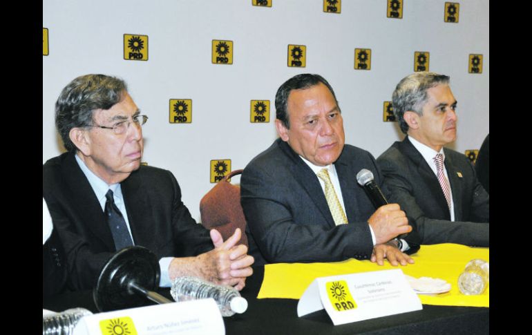 Cuauhtémoc Cárdenas se reunió con gobernadores del PRD para que respalden la propuesta de reforma energética que presentó el lunes. NTX /