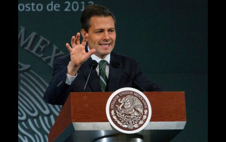 El Presidente Peña Nieto saldrá del país el domingo 1 de septiembre, luego de entregar su Primer Informe de Gobierno al Congreso. ARCHIVO /
