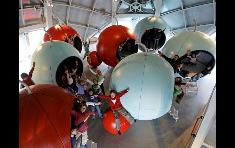 La zona infantil del Atomium de Bruselas, uno de los símbolos más emblemáticos de esa ciudad. EFE /