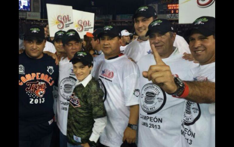 Los Tigres de Quintana Roo celebran la obtención de su título número 11 en LMB. Tomada de @tigresqroficial ESPECIAL /