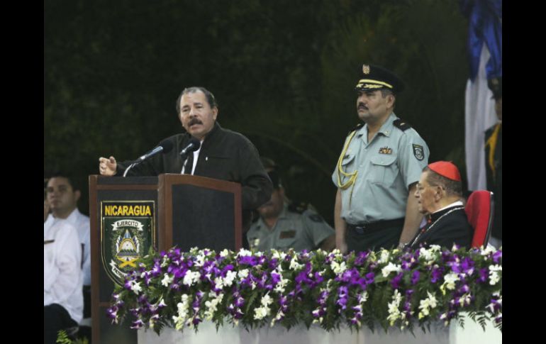 El presidente de Nicaragua, Daniel Ortega (C), habla durante el acto de conmemoración del 34 aniversario de fundación del Ejército. EFE /