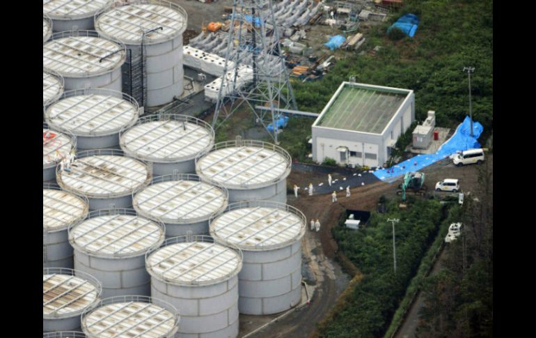 TEPCO ha reforzado las patrullas que revisan estos tanques y busca trasladar cuanto antes el agua a otros nuevos y más sólidos. AP /