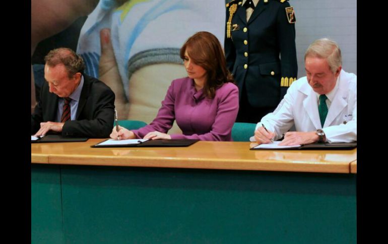 Angélica Rivera preside la firma de un convenio entre Banorte y un Hospital Infantil. TOMADA DE @DIFNACIONAL_DIF  /
